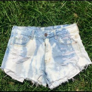 Ripped high-waisted Jean Shorts